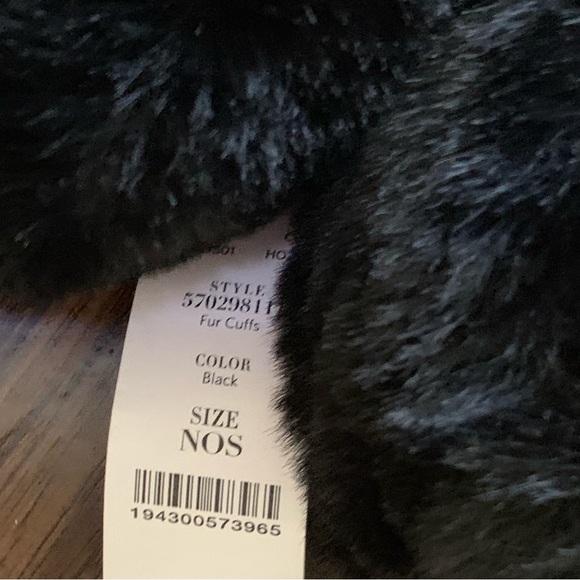 WHBM faux fur cuffs - Picture 8 of 8